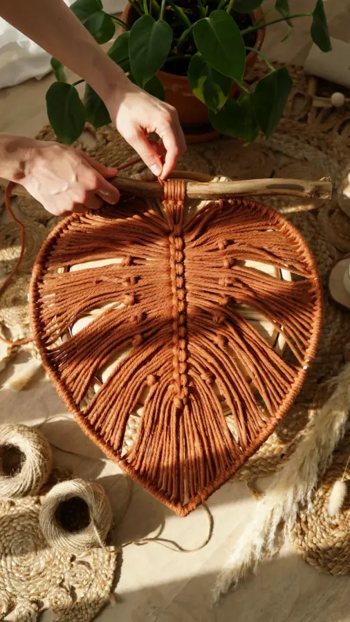 Macrame Leaf Wall Hanging: Perfect Boho Decor for a Cozy Corner
